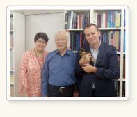 （右）カーペンシュタイン先生-前WSAVA会長、（左）チム-日本ヒルズコルゲート株式会社（2014.9.30）